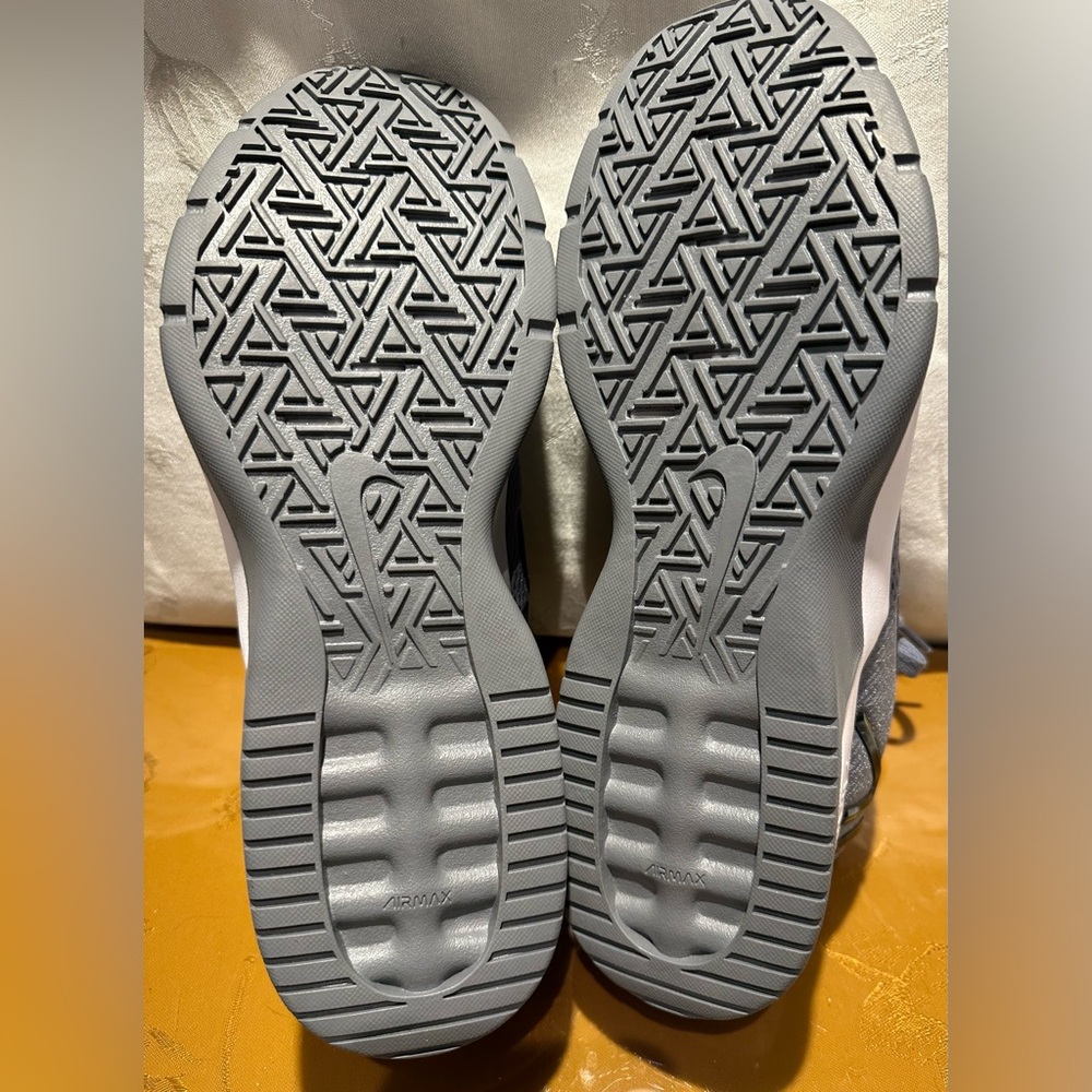 NIKE MEN’S AIR MAX ATHLETIC SNEAKERS - Picture 6 of 8